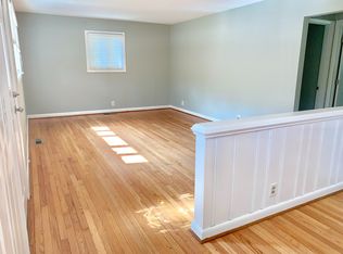 1209 Pineview Dr, Raleigh, NC 27606