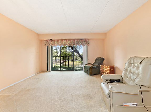 4th image of 350 Plum Creek Dr APT 106