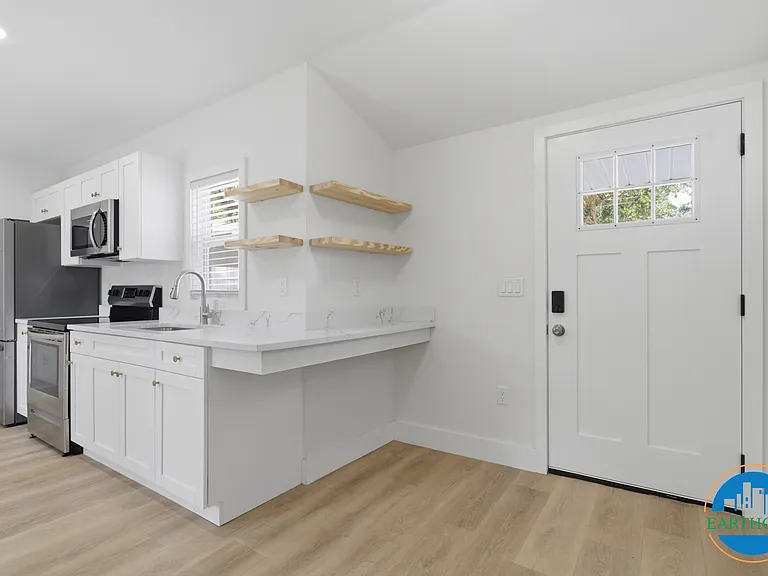 701 W Plaza Pl #B — Photo 16