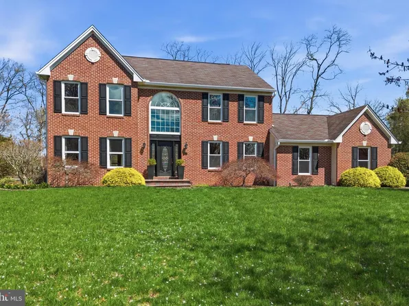 4 Eric Ct, Lawrence Township, NJ 08648