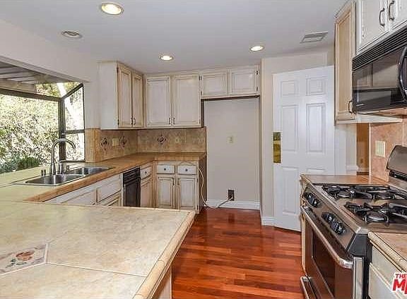 5th image of 795 Northvalley Dr
