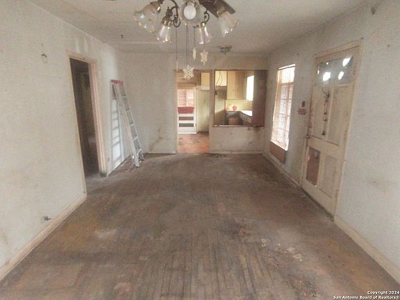 3rd image of 334 W BEDFORD AVE