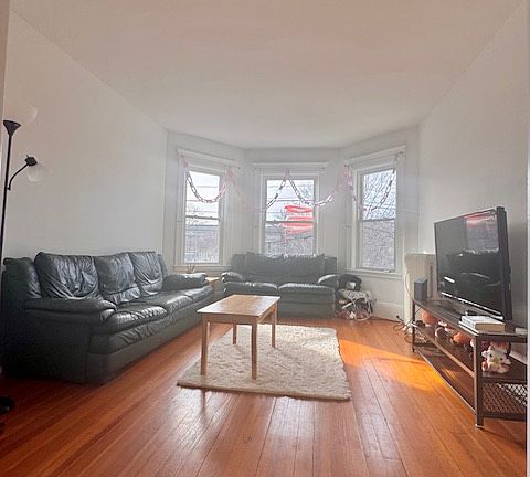 3rd image of 98 Cypress St #3A