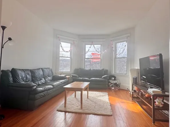98 Cypress St #3A, Brookline, MA 02445