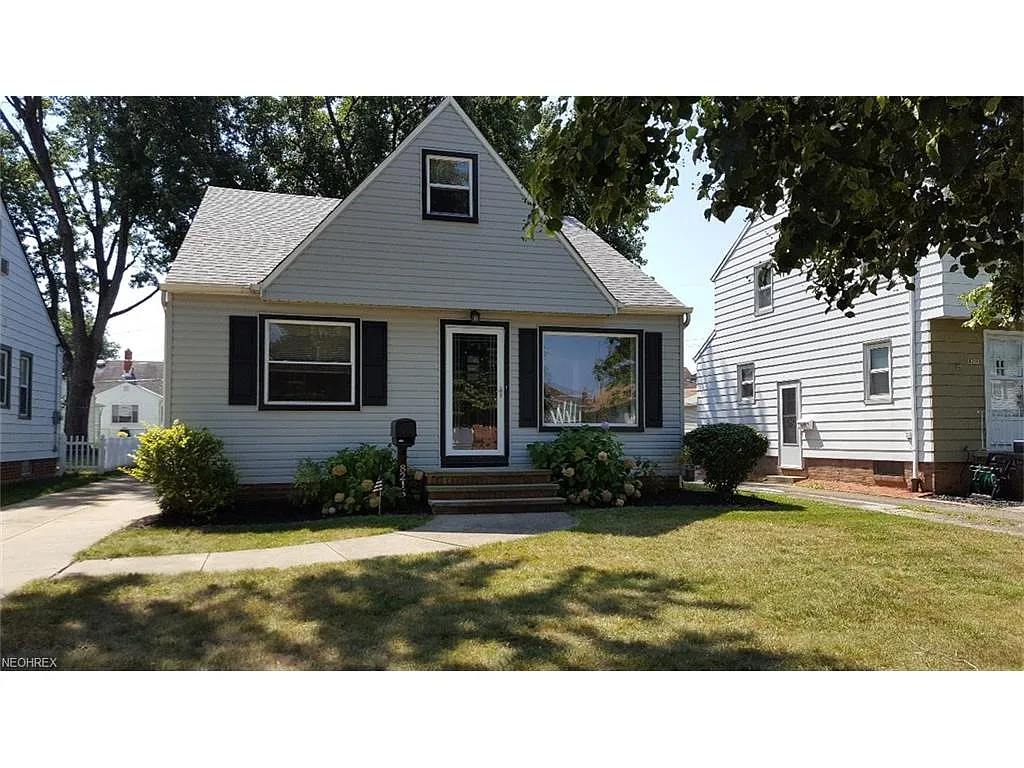 8215 Covington Ave photo 1