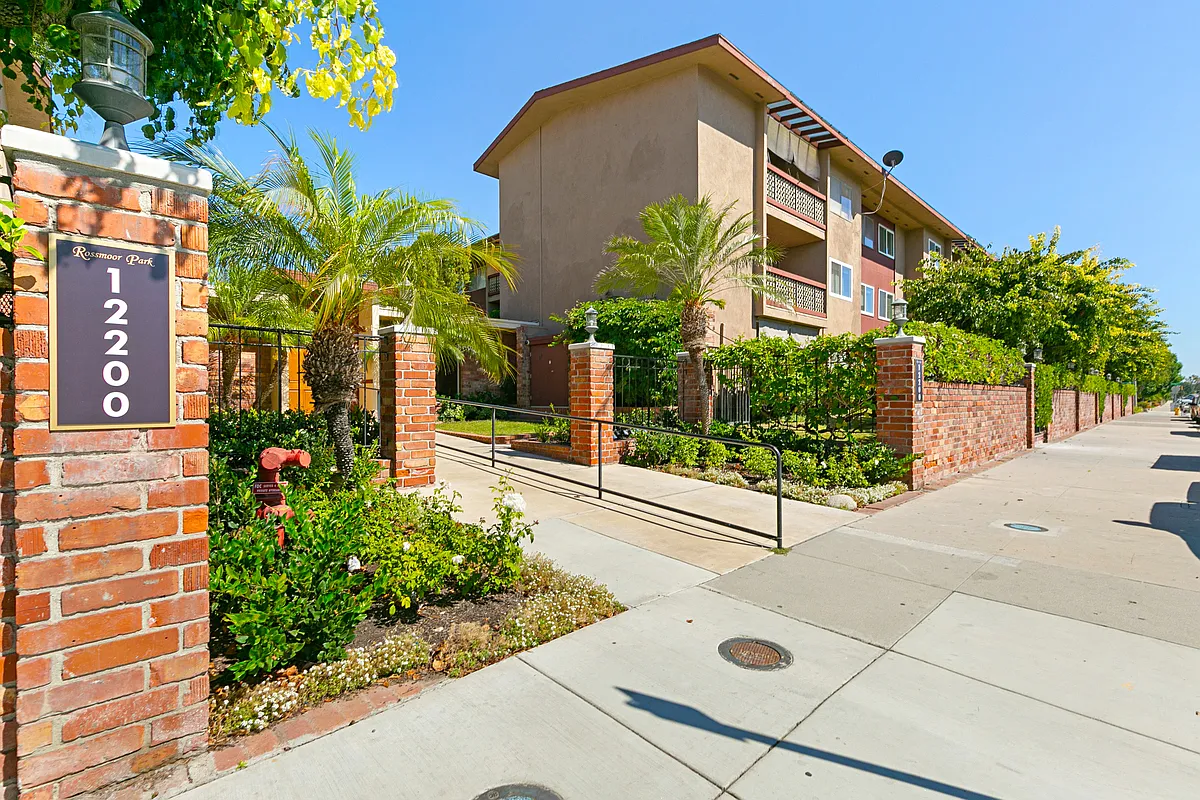 3 bed, 1124 sqft, $3,950 — Photo 3