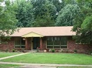 1328 Lindgate Dr, Saint Louis, MO