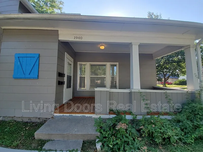 3 bed, 2.0 bath, 1139 sqft, $1,410 — Photo 2