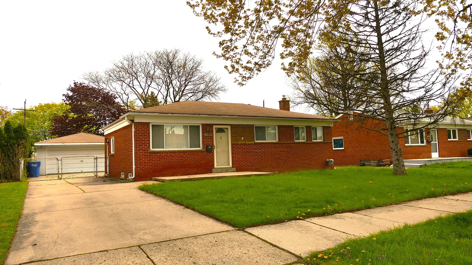25302 Roan Ave photo 1