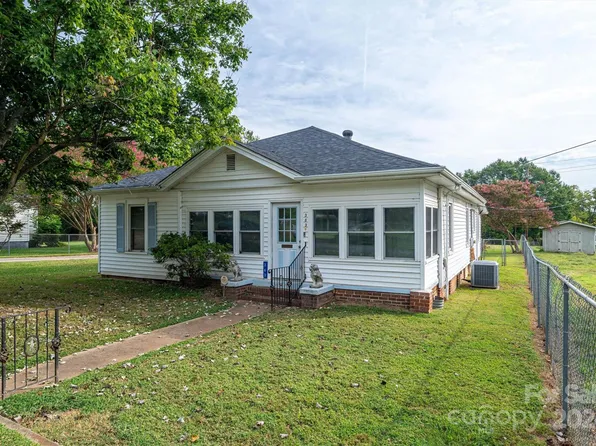 363 Scott St, Mount Holly, NC 28120