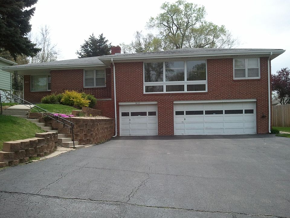 this is a duplex with the vacant unit on the left with the 1