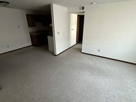 3rd image of 651 6th St SE APT 2