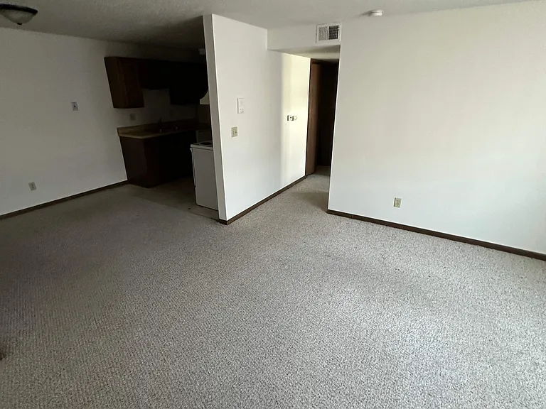 651 6th St SE #2 — Photo 3