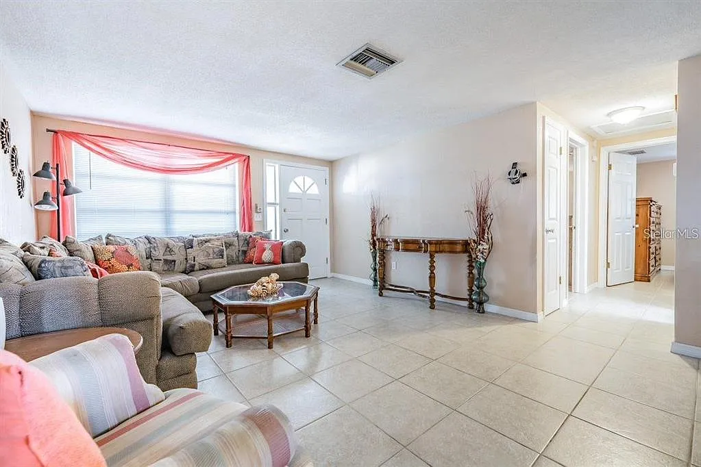 2 bed, 1.5 bath, 1088 sqft, $1,650 — Photo 4