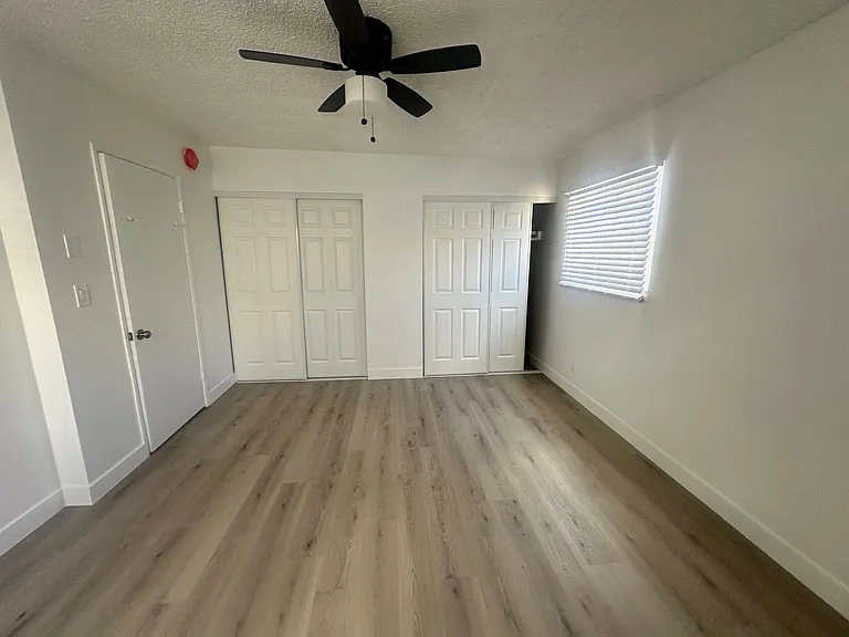 5548 Yarmouth Ave #15 — Photo 8