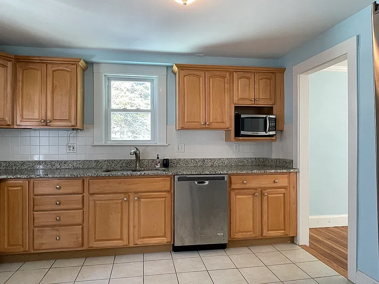 139 Oakdale Rd — Photo 5