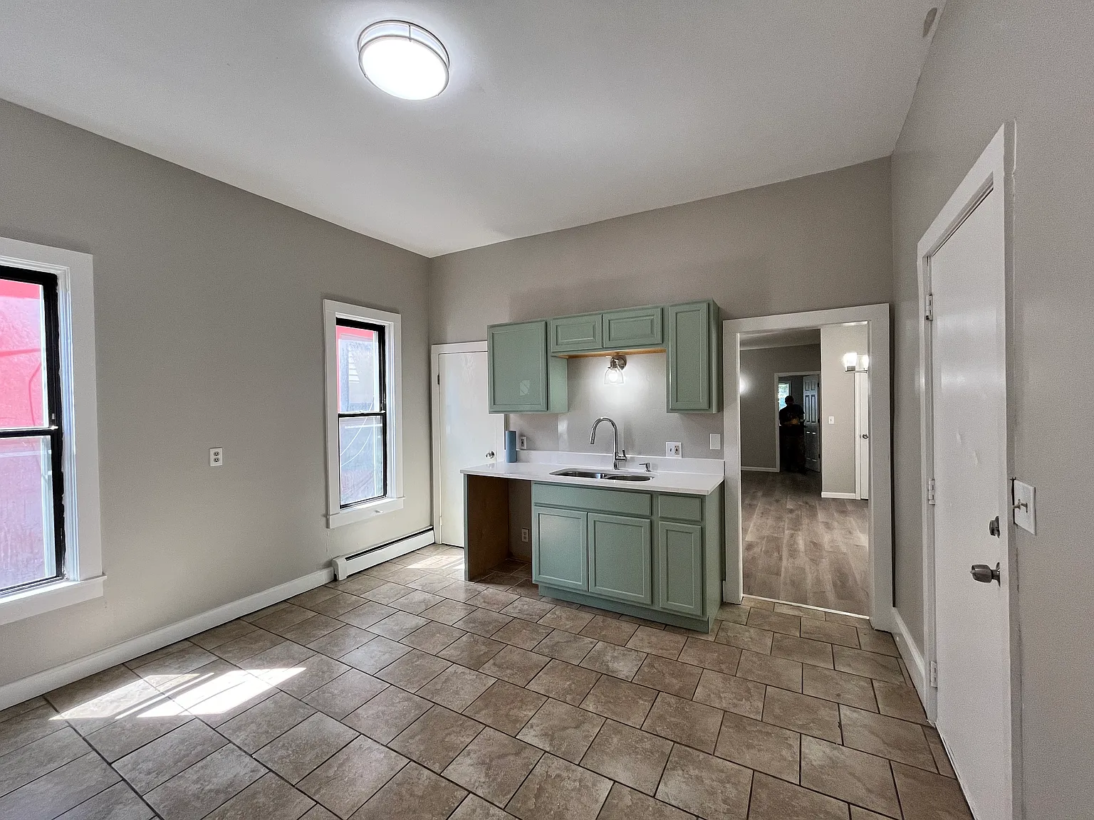 4 bed, 1600 sqft, $3,000 — Photo 4