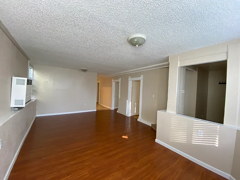2123 Lincoln Ave — Photo 2
