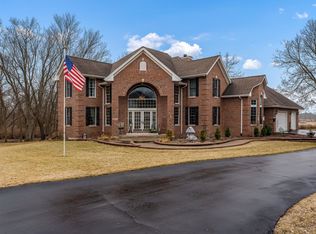 9062 Forest Ridge Dr, Roscoe, IL 61073