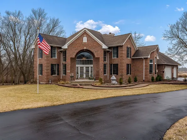 9062 Forest Ridge Dr, Roscoe, IL 61073