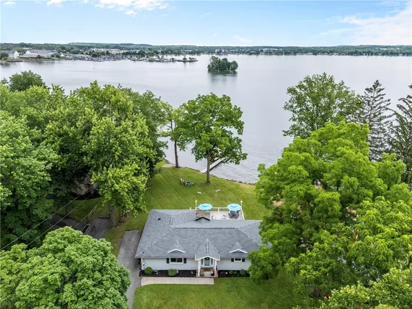 4969 Walnut Cove Dr, Canandaigua, NY 14424