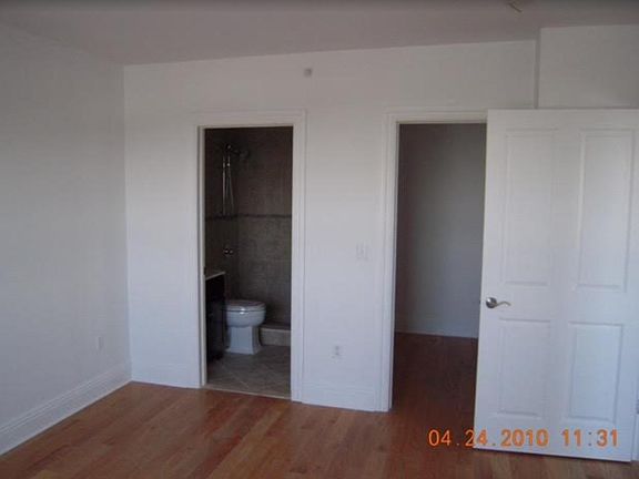 4th image of 809 22nd St APT 1106