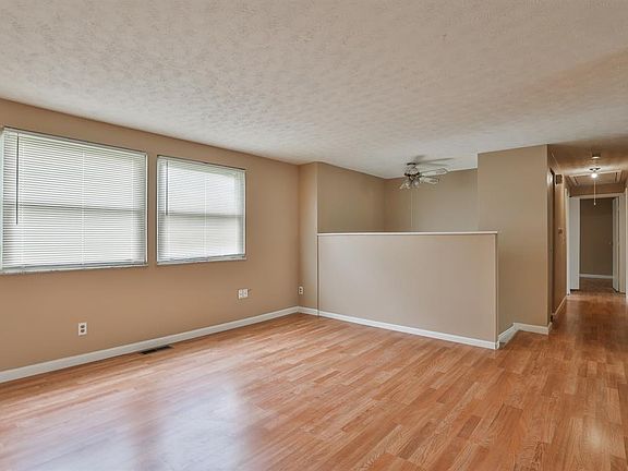 4th image of 1412 Karahill Dr