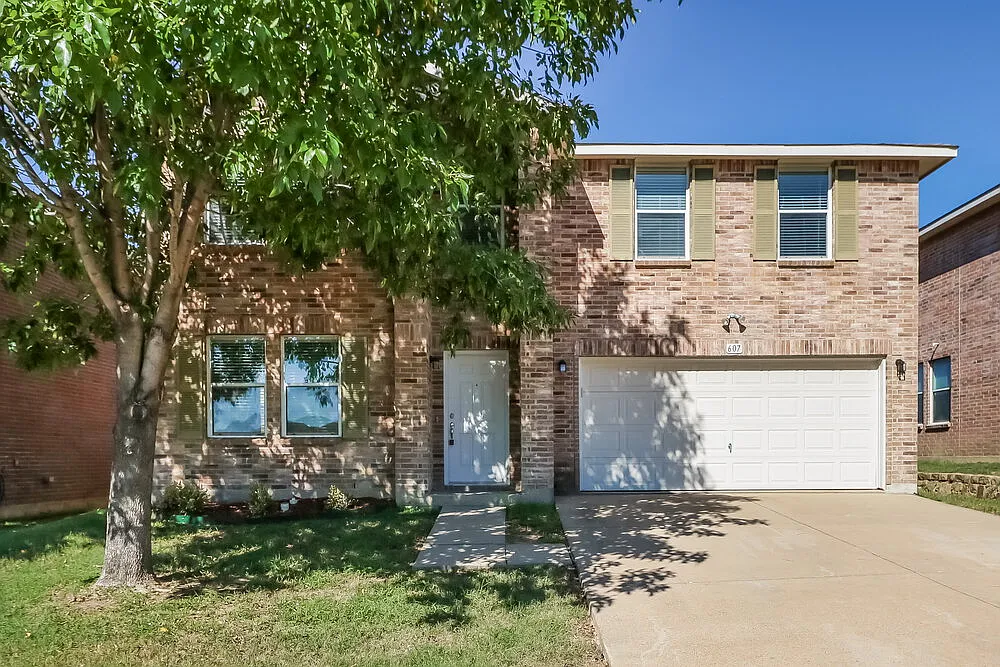 3 bed, 2.5 bath, 2376 sqft, $2,935 — Photo 1