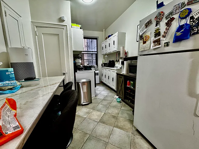 452 W 47th St #2B — Photo 7