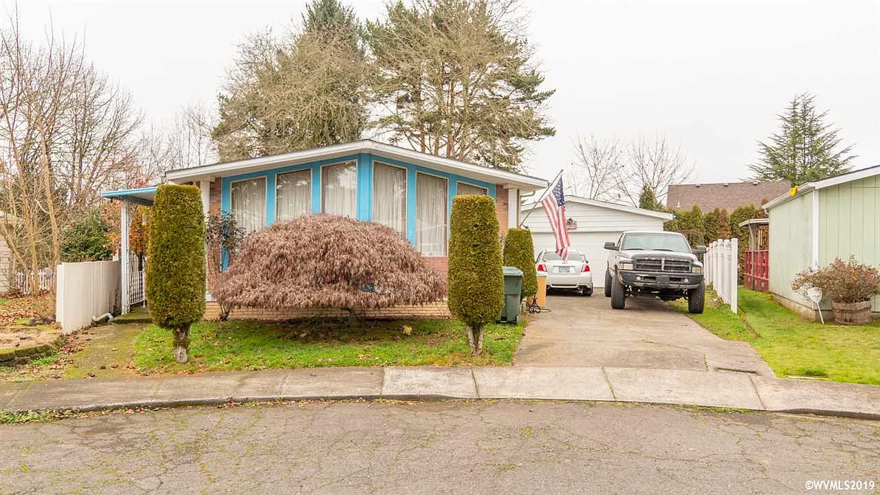 2393 Greentree Ct NE photo 1