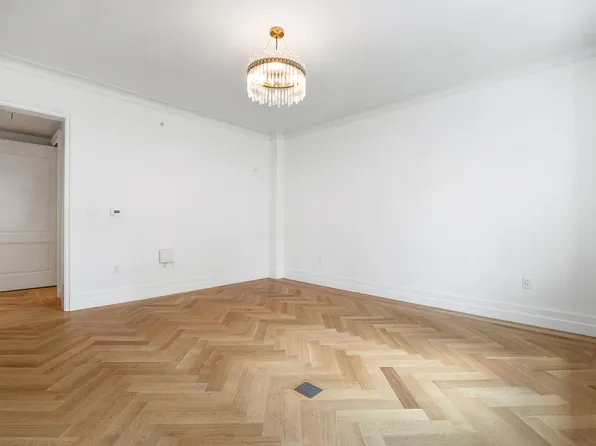 301 East 81st Street image 3 of 31