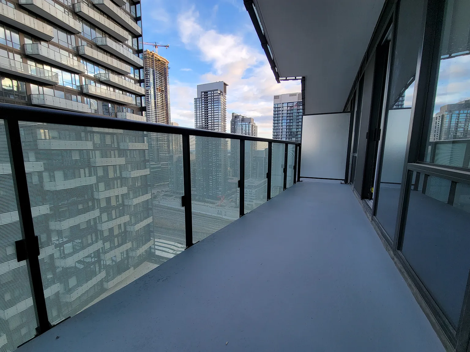 480 Front St W 1+Den Luxurious Condo Rentals: Your Gateway to Upscale Living in Down Town #Toronto — Photo 3