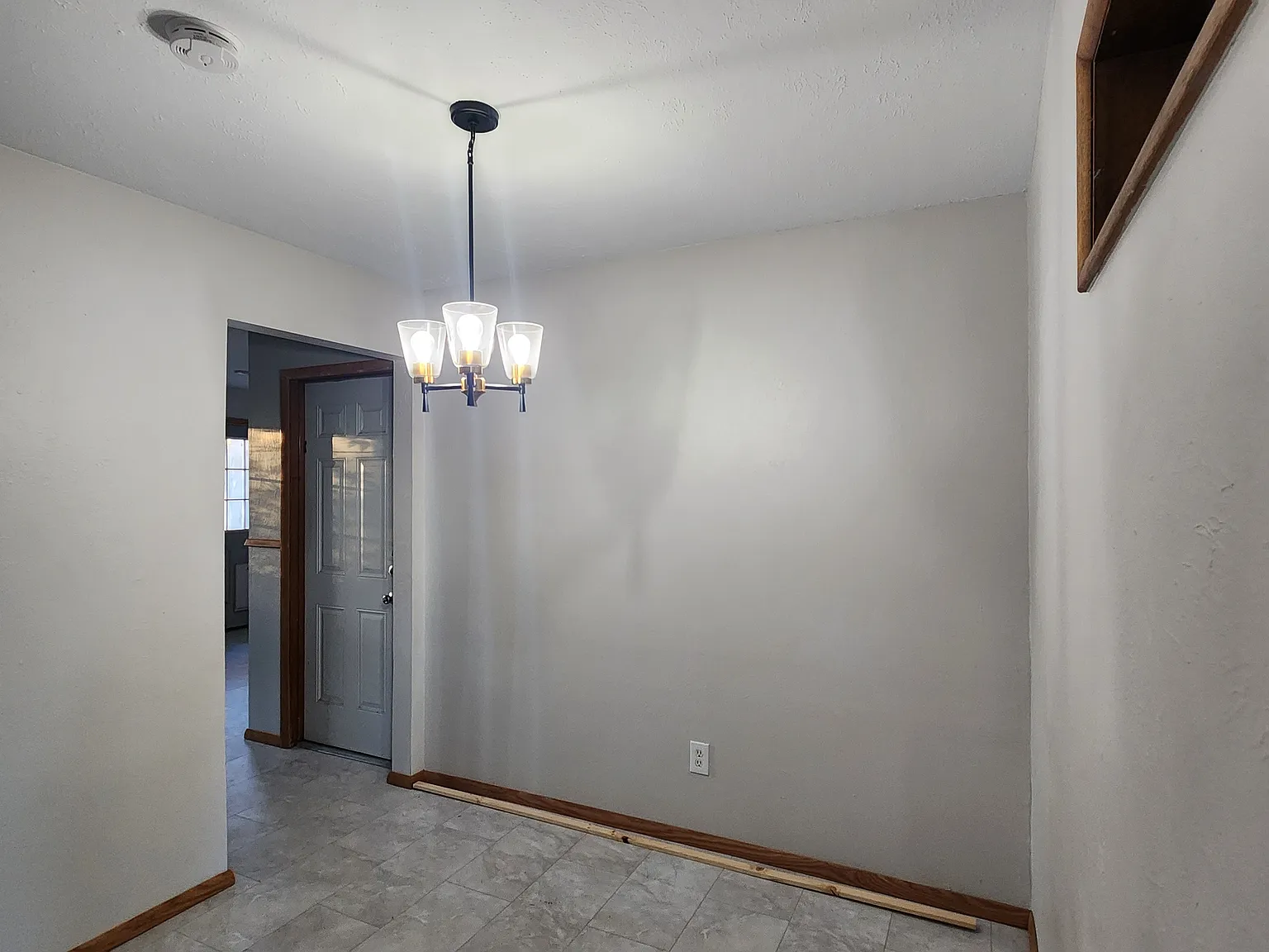 3 bed, 1284 sqft, $2,400 — Photo 3