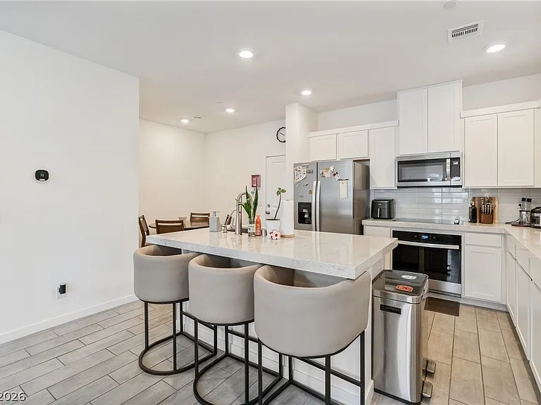 222 Krameria Ave — Photo 3