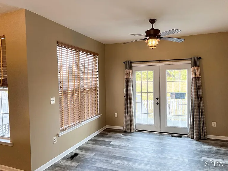 1537 Sunswept Dr — Photo 12