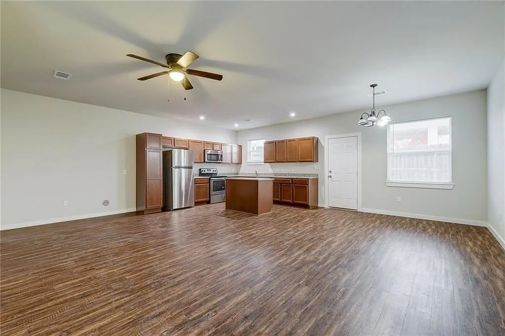 3 bed, 2.5 bath, 1740 sqft, $1,895 — Photo 2