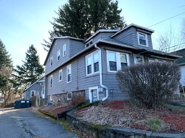 33 Pulaski St, Peabody, MA 01960