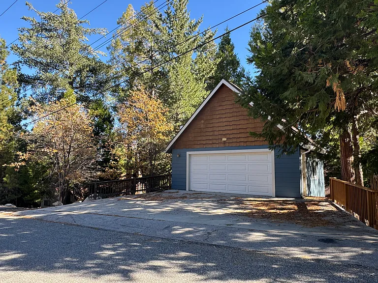 499 Grizzly Rd — Photo 15