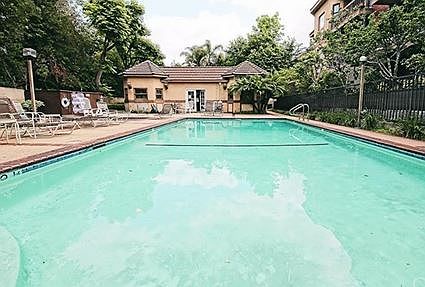3rd image of 4595 Wilshire Blvd Unit 301