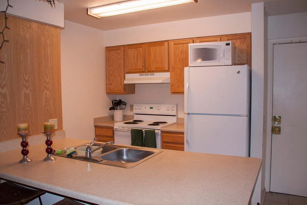 3 bed, 1.5 bath, 992 sqft, $5,280 — Photo 1