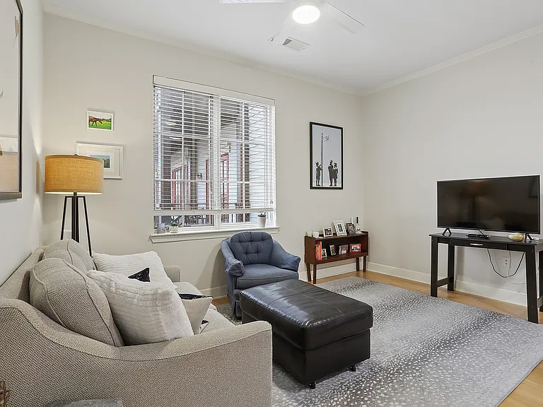 7707 Bluebonnet Blvd #321 — Photo 12