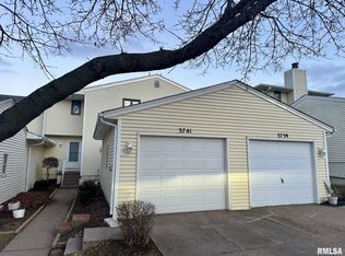 3741 Cedarview Ct, Bettendorf, IA
