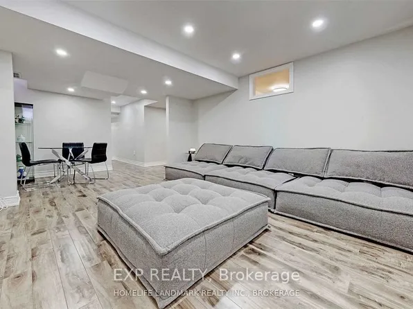 172 District Ave #B, Vaughan, ON L6A 0Y3