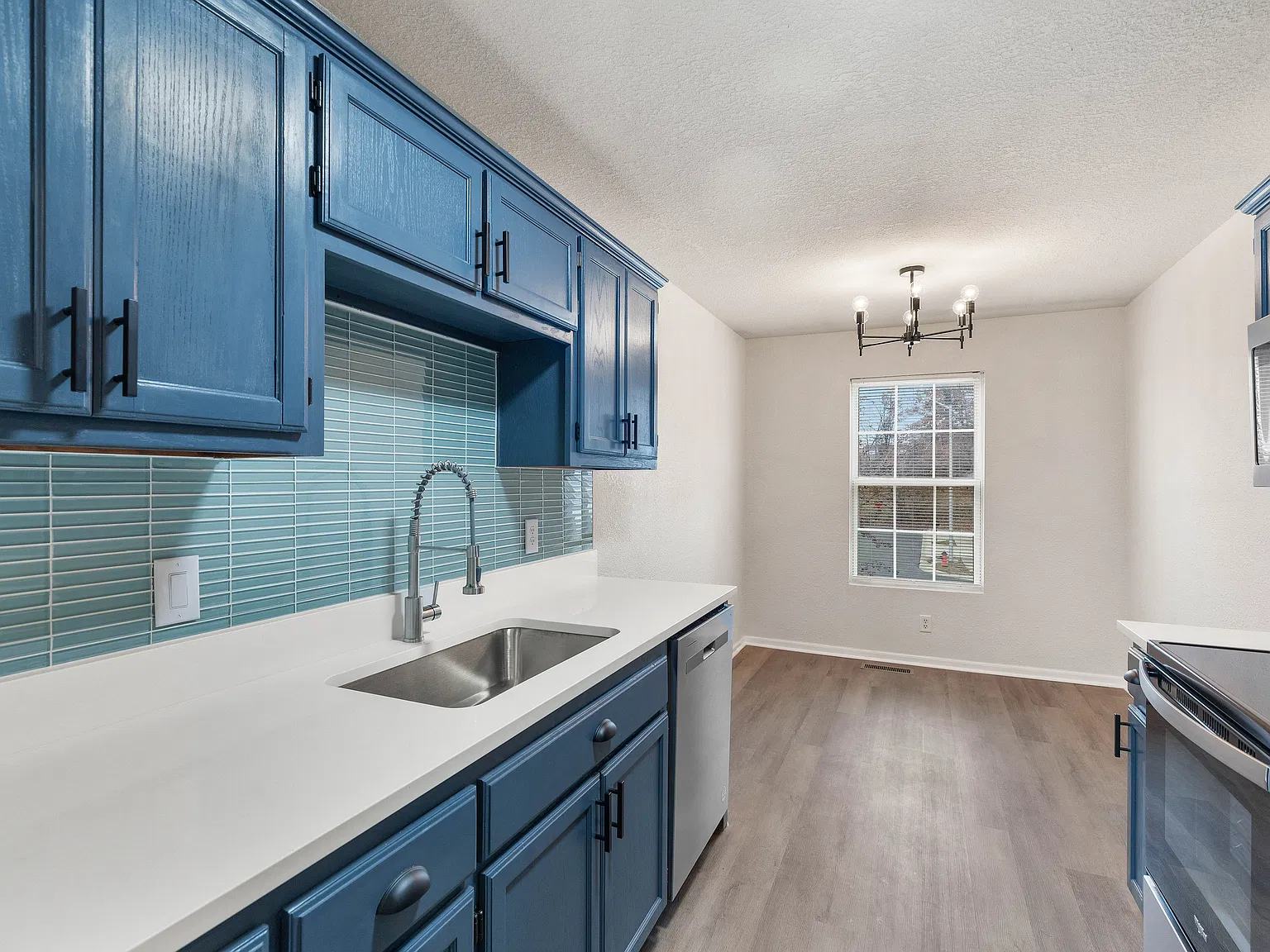 3 bed, 946 sqft, $1,800 — Photo 3