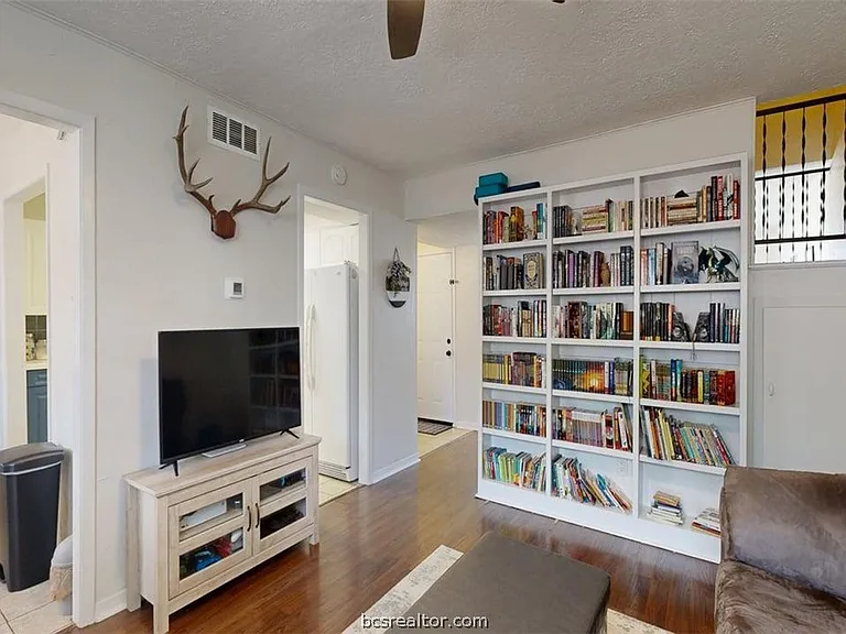 3808 Plainsman Ln — Photo 3
