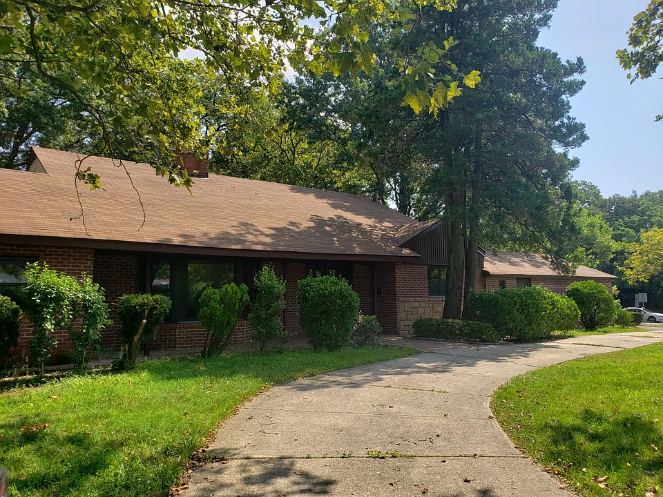 1st image of 875 Dogwood Ave