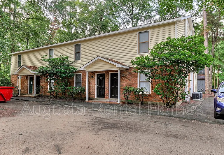 137 Chalet North Ct — Photo 4