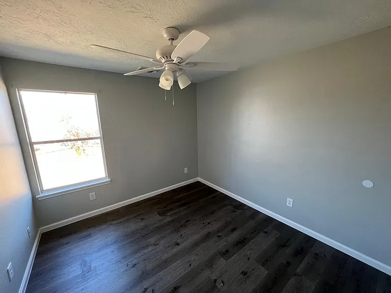 19451 Nasworthy Dr — Photo 26