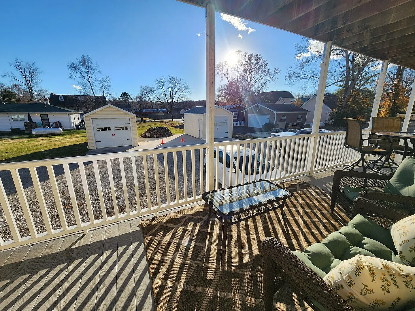 The Kimmswick Hideaway - Fully Furnished 1 BR Apartment with Porch — Photo 4