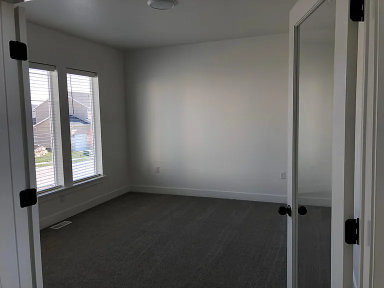 493 W Woodland Rd — Photo 9